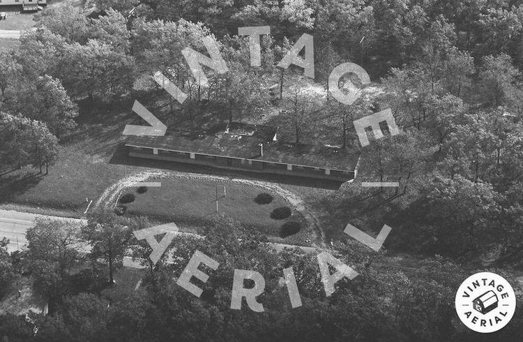 Oak Beach Resort (Four Oaks Motel) - 1981 Aerial (newer photo)